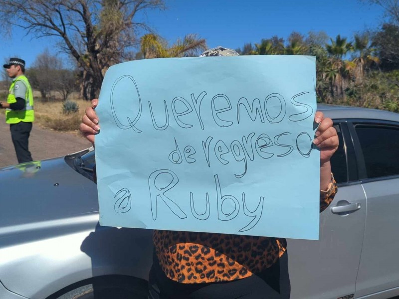 Familiares de Ruby bloquean carretera Zacatecas-Guadalajara por su desaparición