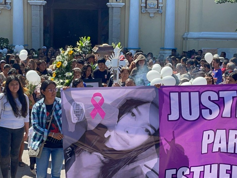 Familiares despiden a Fany exigiendo justicia en Ajalpan