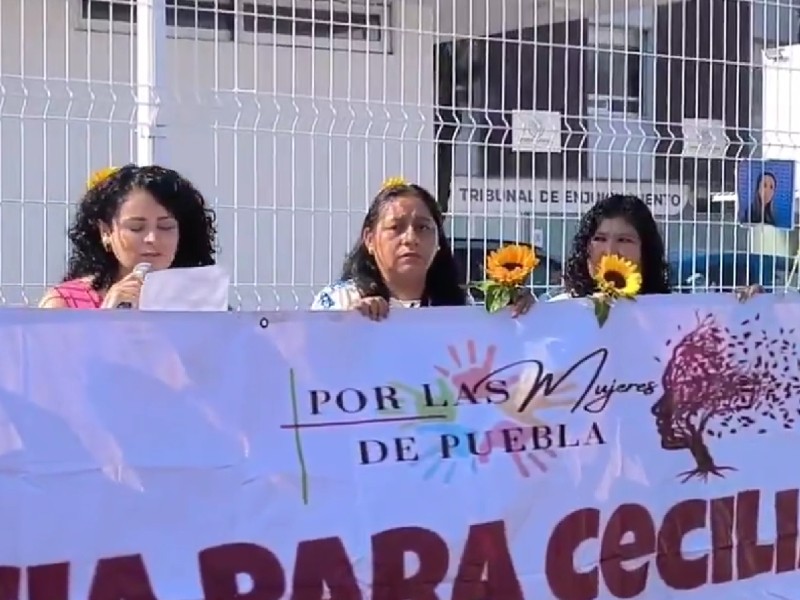 Familiares y amigas de Cecilia exigen justicia en Tribunales