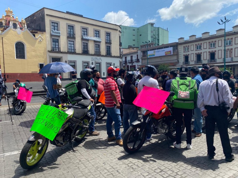 Exigen motociclistas hospital para atender casos NO covid