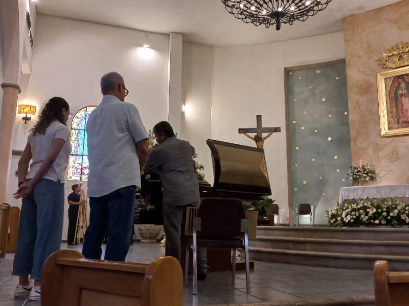 Familiares y amigos despiden al sacerdote César Castillo en Santuario Guadalupano