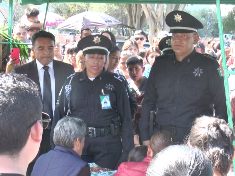 Familiares y compañeros despiden a policía asesinado en Guanajuato