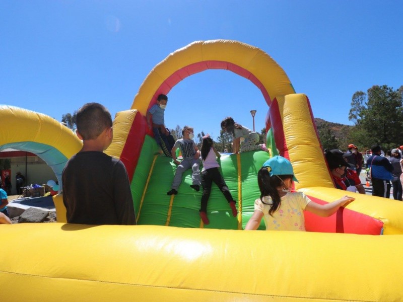 Familias celebraron su día en la Encantada