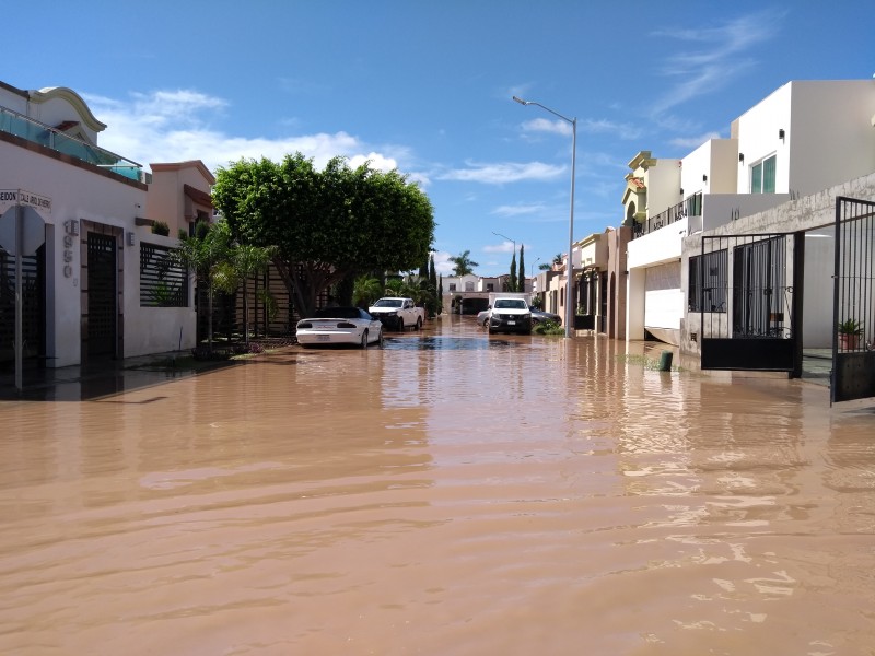 Familias cuantifican daños de sus hogares en Ahome