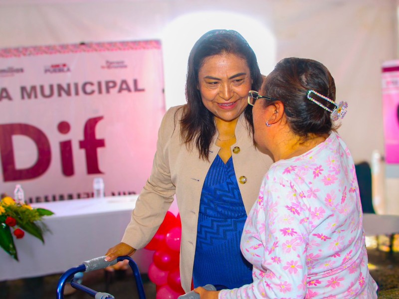 Familias de Amozoc reciben ayuda de aparatos ortopédicos