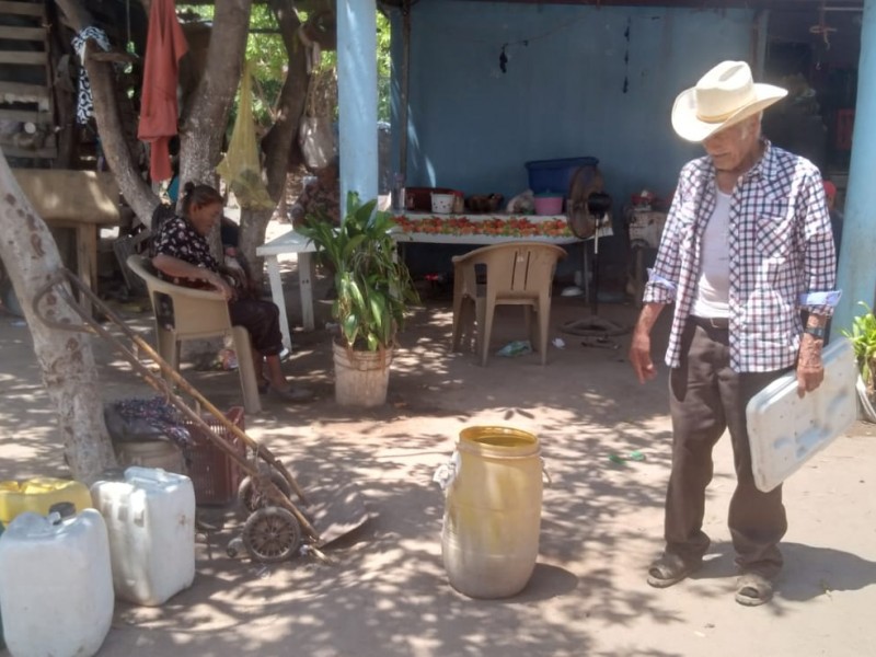 Familias de los Buayums tienen más del mes sin agua
