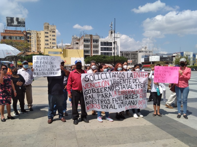 Familias de retenidos en Altamirano piden su liberación