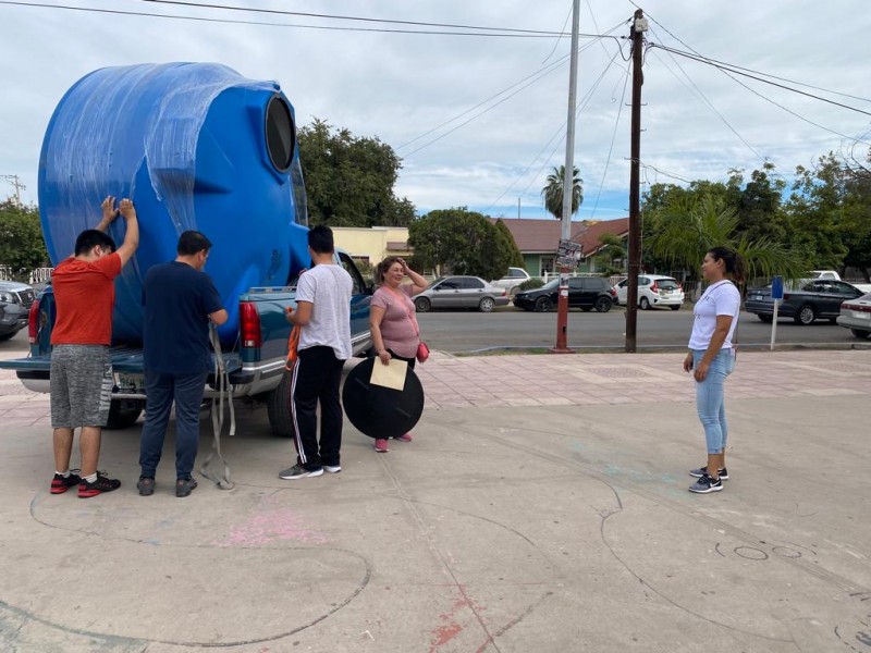 Familias empalmenses reciben material subsidiado de congregación Mariana Trinitaria