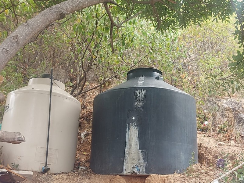 Familias en colonias altas sufren desabasto permanente de agua potable