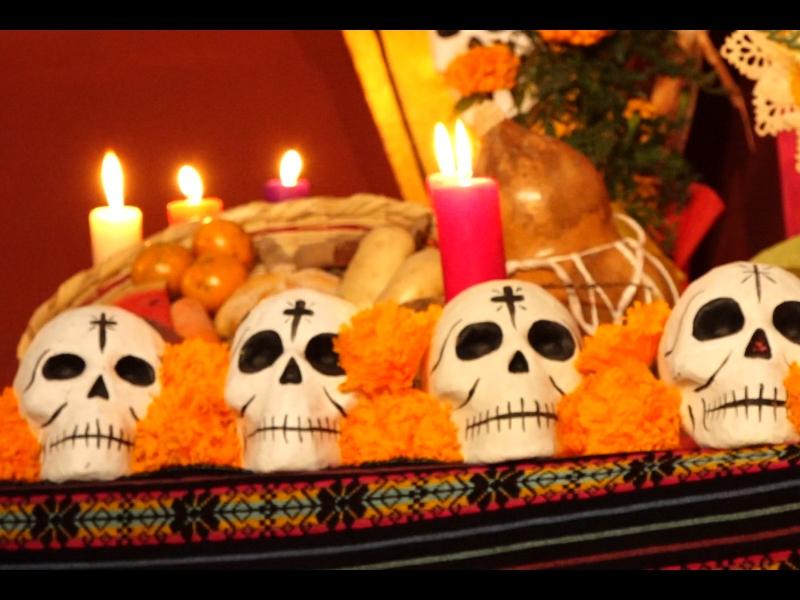 Familias esperan a sus difuntos, desde finales de octubre