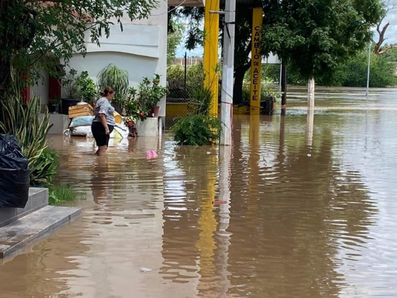 Familias en Guasave con miedo tras creciente del Río Sinaloa