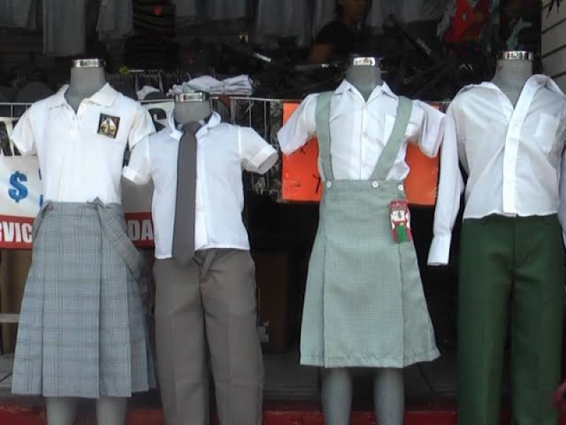 Familias gastarán 2 mil pesos en útiles y uniformes escolares
