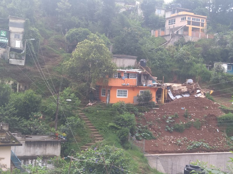 Familias habitan zonas de alto riesgo