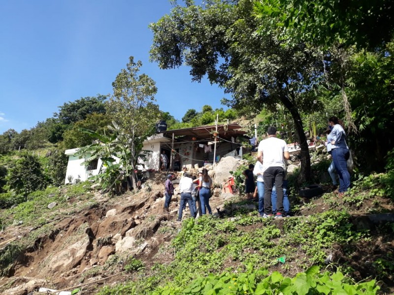 Familias que lo perdieron todo en Xalisco serán reubicadas