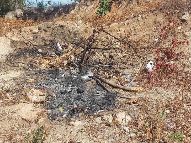 Familias queman basura por falta del servicio de recolección