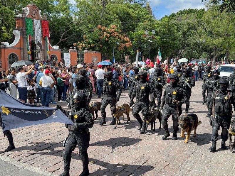 Familias queretanas disfrutan del desfile cívico-militar por el 16 de septiembre