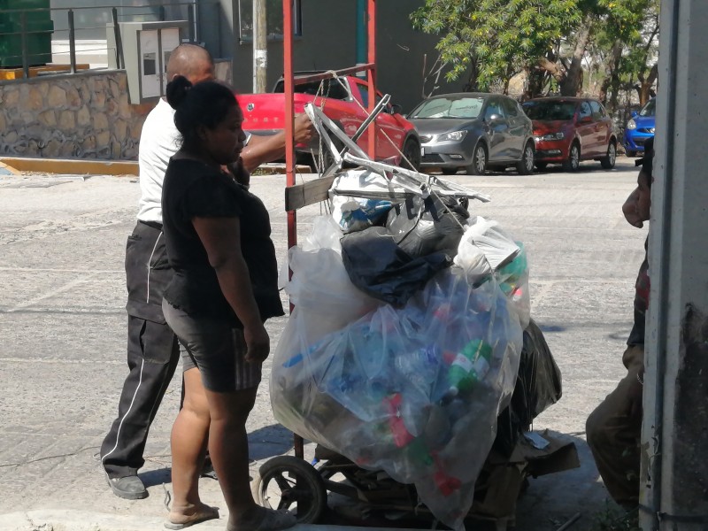 Familias se dedican a recolección de residuos, Ayuntamiento pide orden