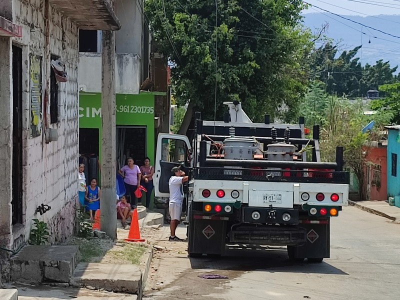 Familias sufren por corte de energía eléctrica