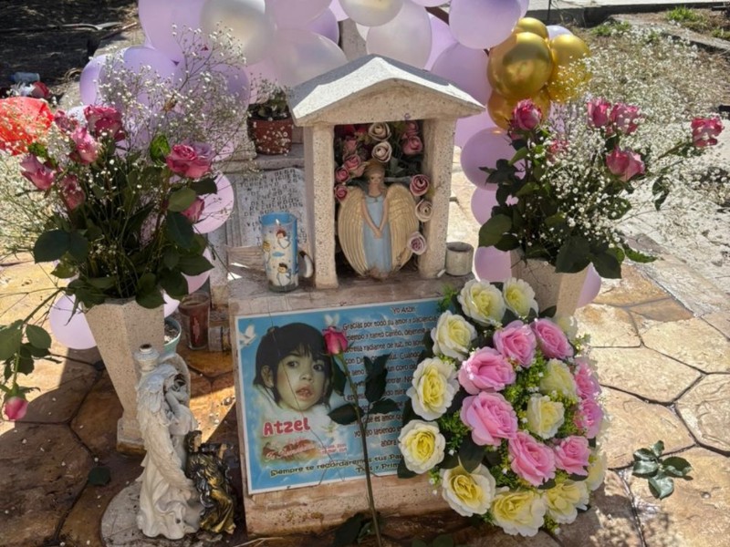 Familias visitan a sus “Angelitos” en panteones de Los Mochis