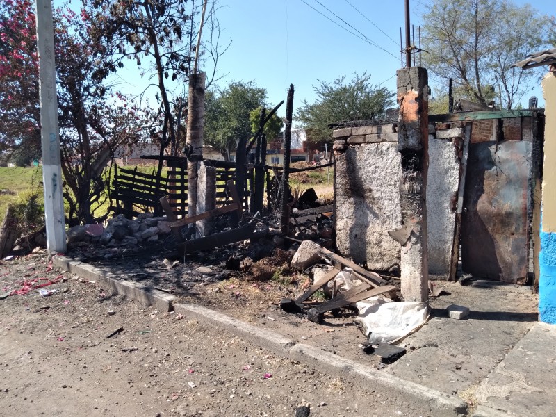 Familias zamoranas afectadas por incendio solicitan apoyo de personas altruistas