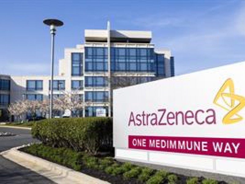 Farmaceutica AstraZeneca evalúa nueva vacuna contra variante beta