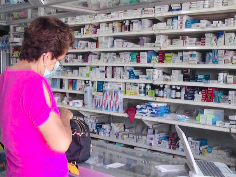 Farmacias locales abastecen a derechohabientes carentes