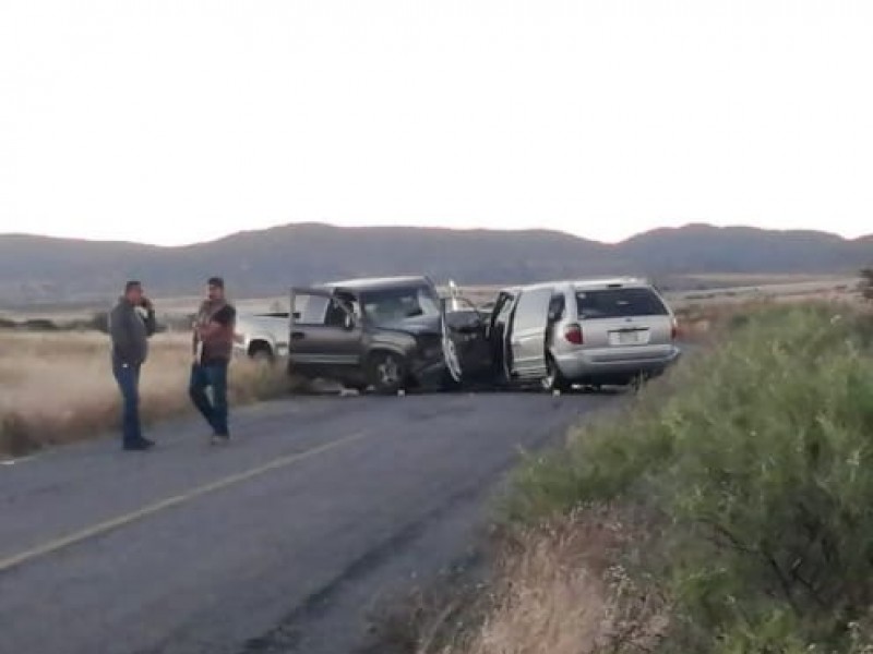 Fatal accidente deja dos muertos y siete heridos