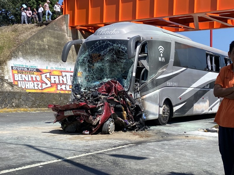 Fatal accidente en bulevar Xalapa-Banderilla; 2 muertos y 14 lesionados