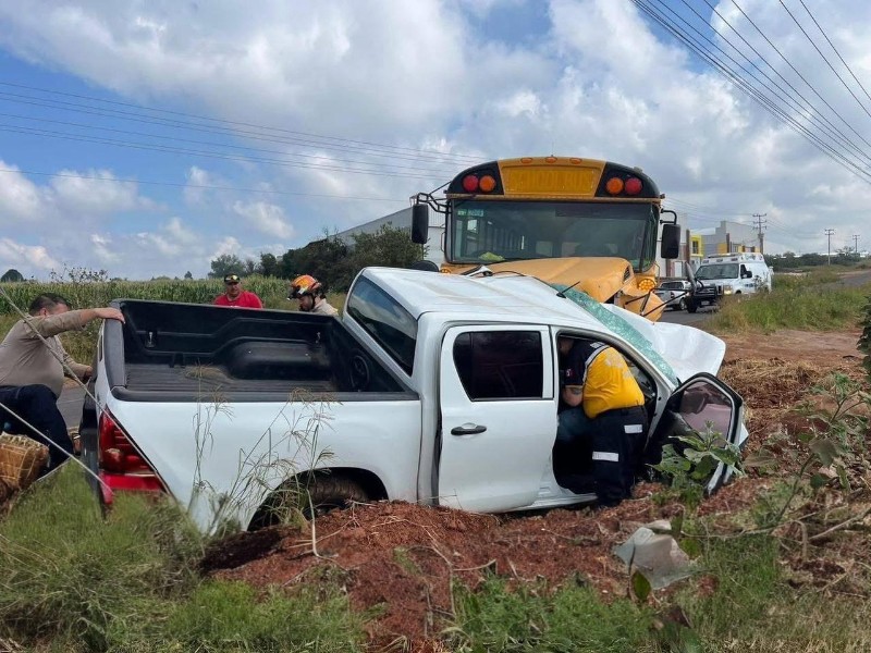 Fatal choque entre camión y camioneta en Arandas