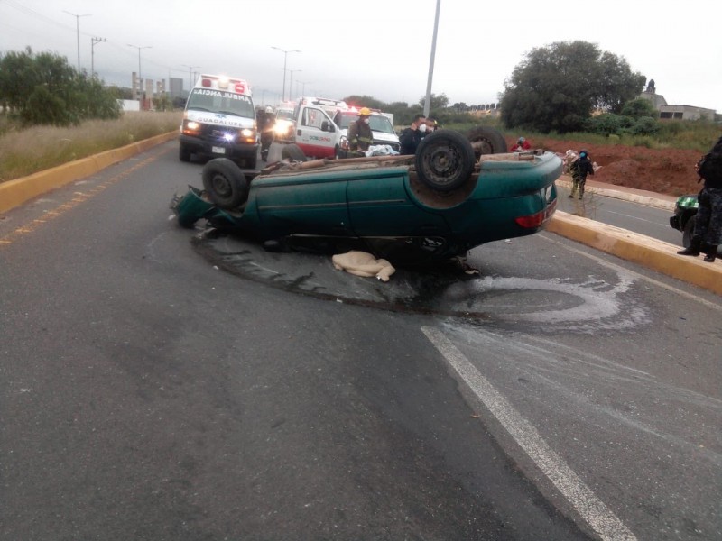 Fatal volcadura dejó un muerto y ocho lesionados en Guadalupe