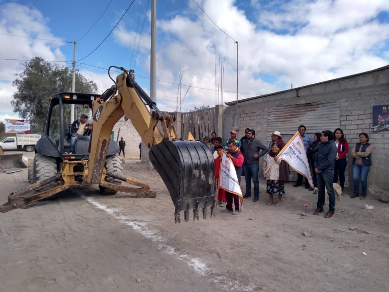 Favorecen a proveedores de obras en Santiago Miahuatlán