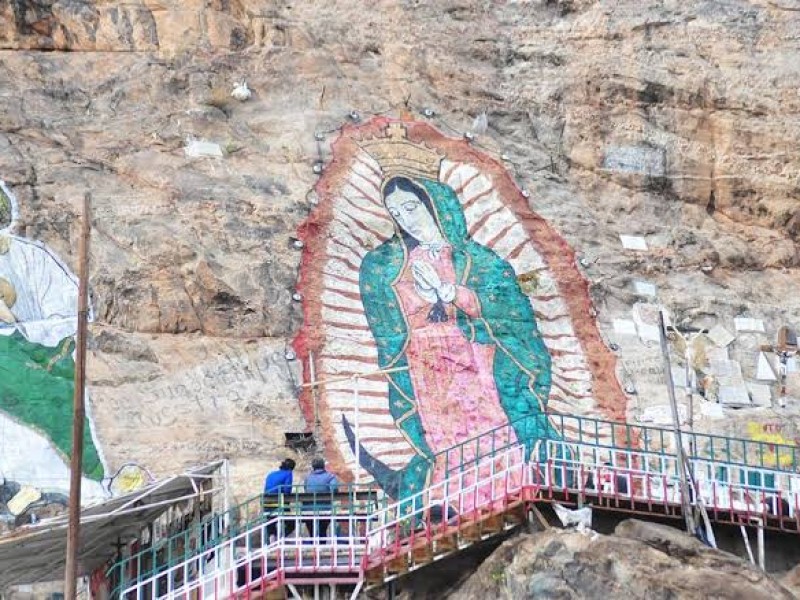 Feligreses avalan restricción de acceso a cerro de la Virgen