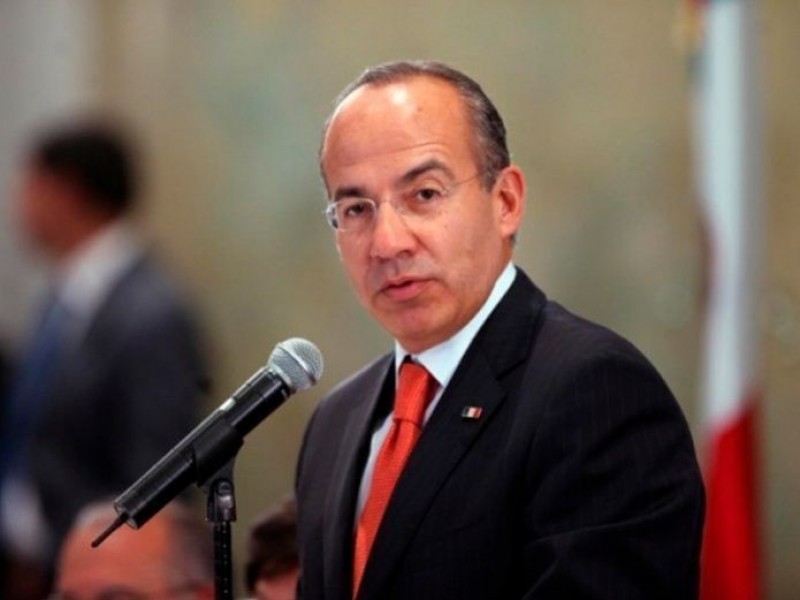 Felipe Calderón renuncia al PAN