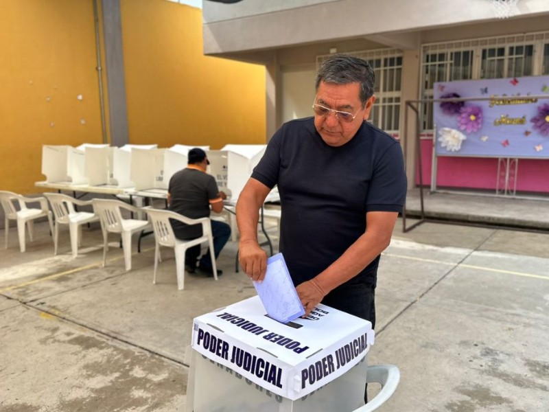 Félix Salgado Macedonio vota en Iguala y celebra ornada histórica