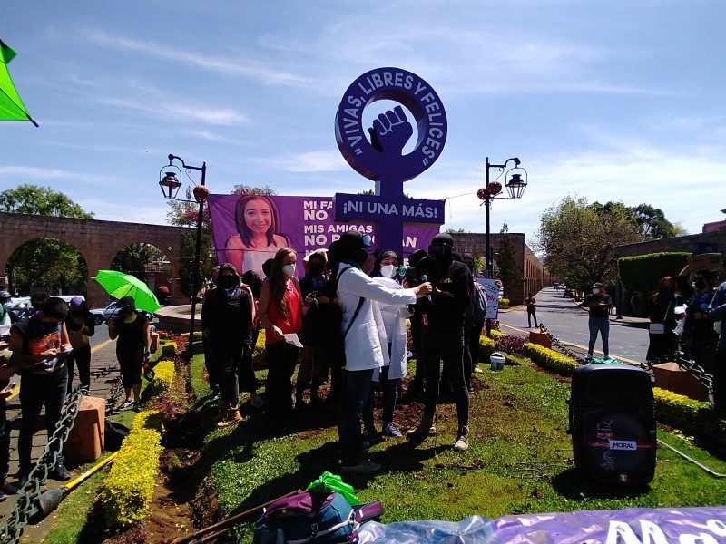 Feministas colocan antimonumenta en las Tarascas