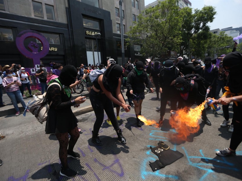 Feministas exigen un alto a la represión policiaca