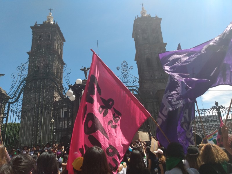 Feministas marchan y piden aborto legal en Puebla