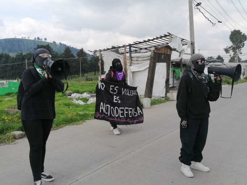 Feministas piden destitucion de profesor señalado como acosador