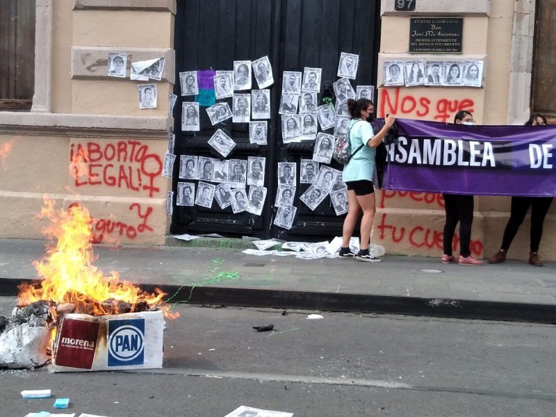 Feministas protestan contra iniciativas antiderechos de las mujeres