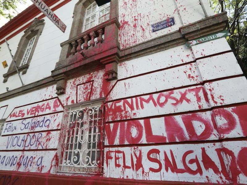 Feministas protestan en Morena nacional; exigen retirar candidatura de Félix