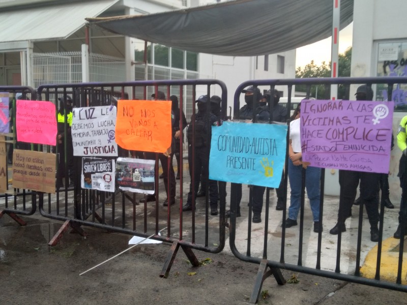 Feministas protestan exigiendo justicia por el feminicidio de Luz Raquel