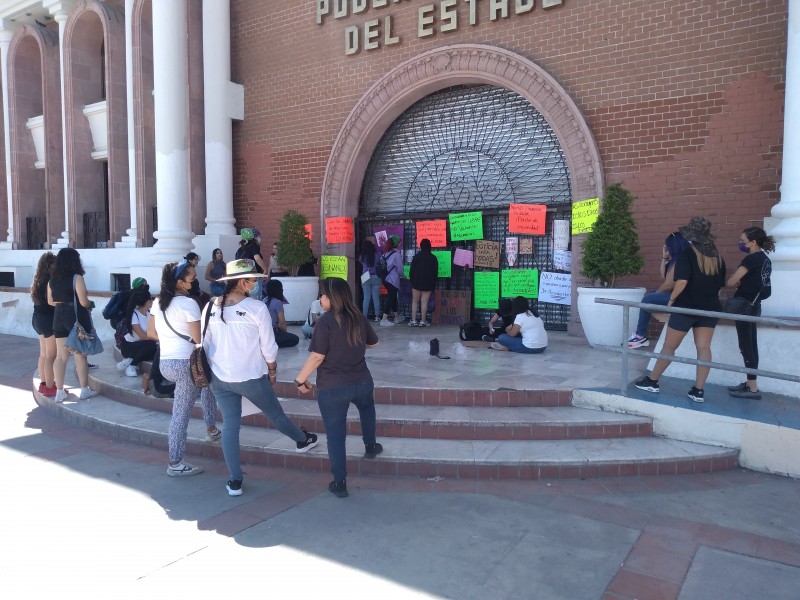 Feministas realizan protesta para exigir justicia por desaparición de mujeres