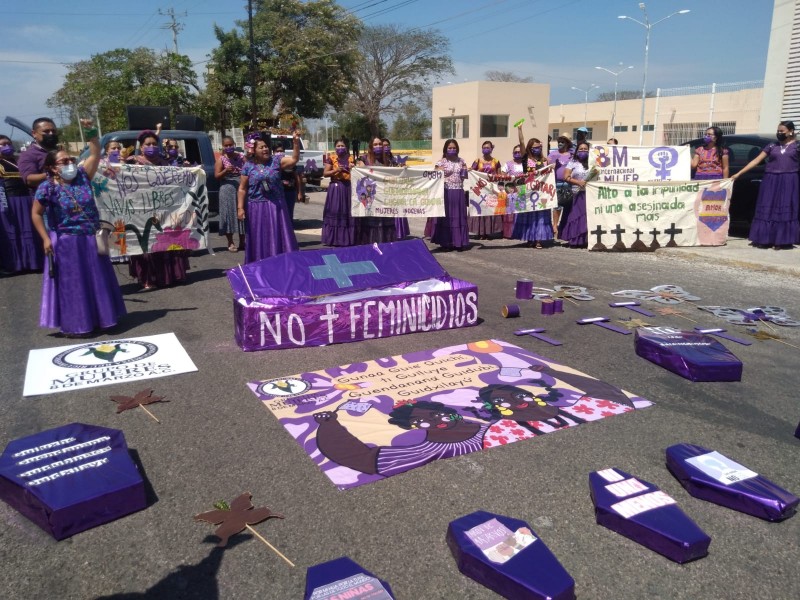 Feministas realizan protesta por el Día Internacional de la Mujer