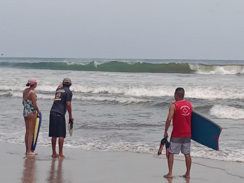 Fenómeno de mar de fondo afecta las costas de Guerrero