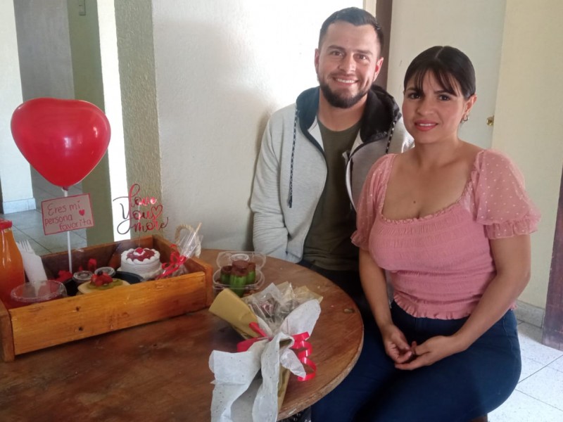 Fer y Alan son una pareja de jóvenes emprendedores