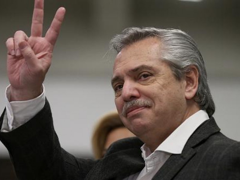 Fernández llega a México para reunirse con AMLO