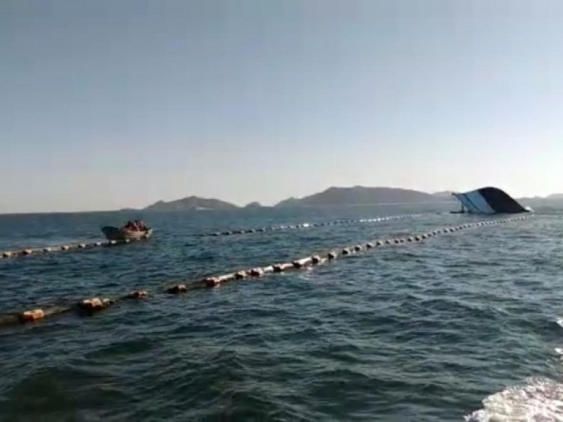 Ferry choca y hunde barco camaronero en Sinaloa