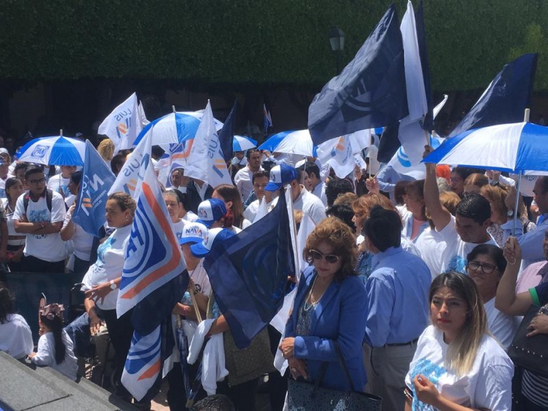 Festeja Luis Nava, triunfo en Centro de Querétaro