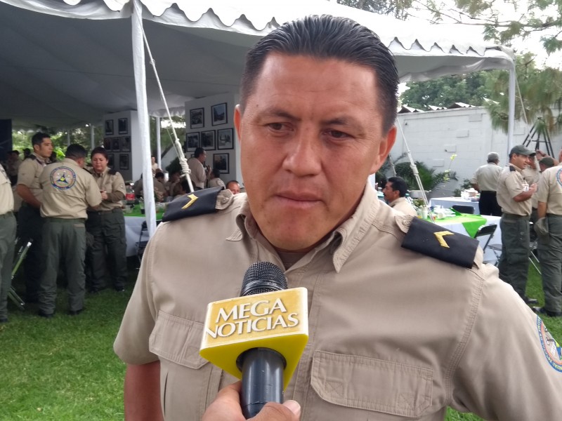 Festejan a Bomberos en su día