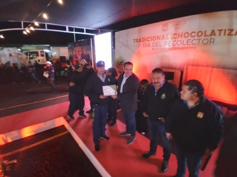 Festejan a recolectores de basura con tradicional chocolatiza